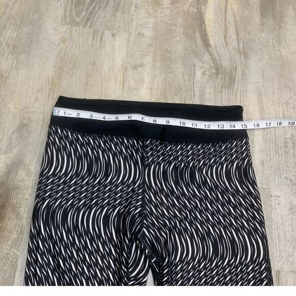 $5 add on item, Under armor heat gear compression capris sz L - Picture 7 of 13